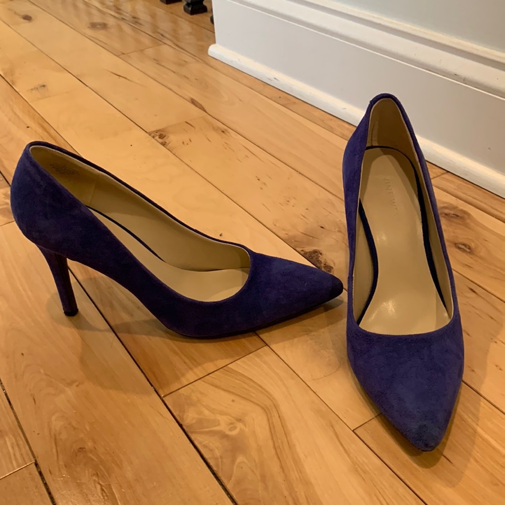 Blue leather pumps